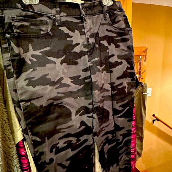 Levi’s 711 Skinny pants - Picture 1 of 4